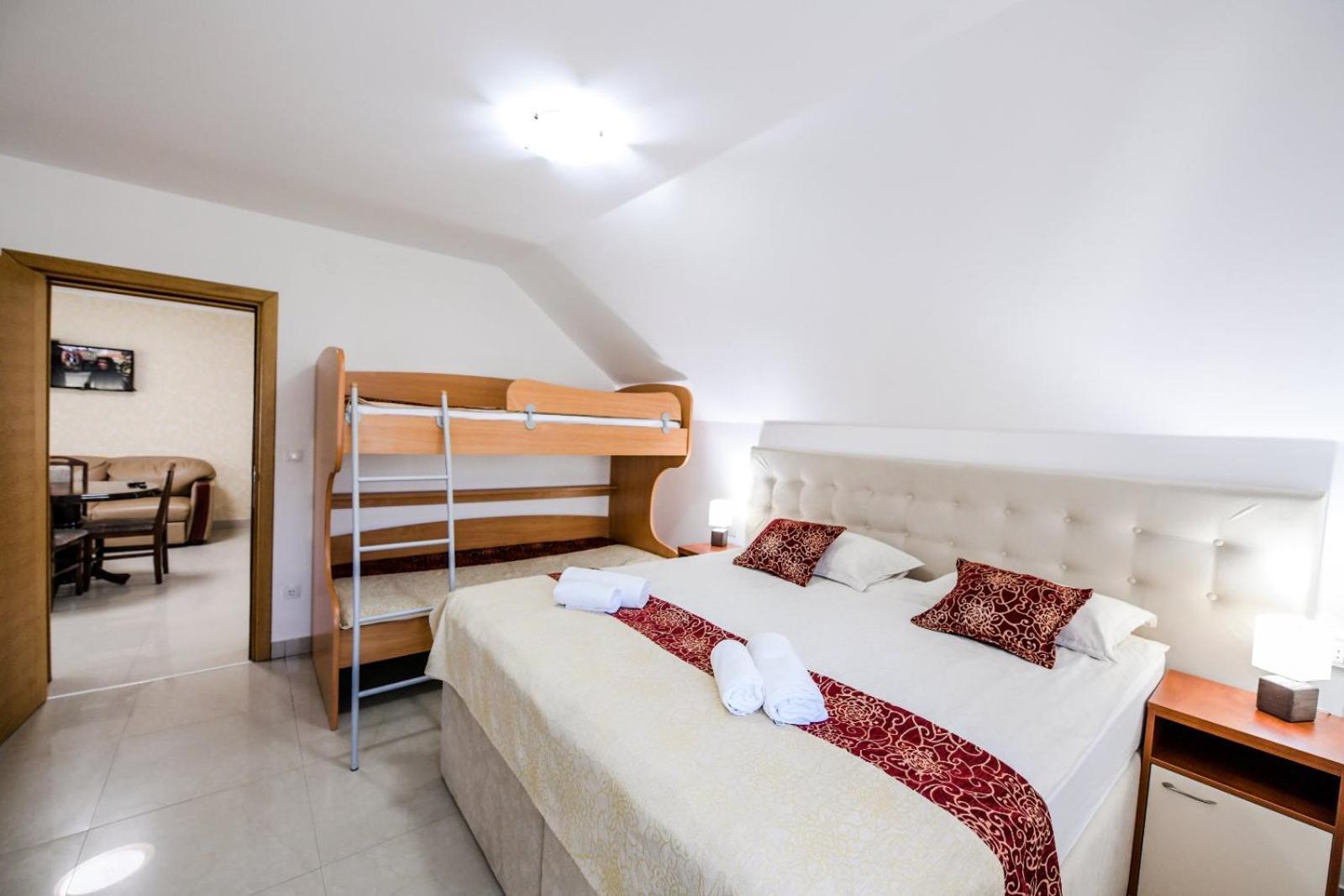 Suncani Breg Apartments 브르드니크 객실 사진