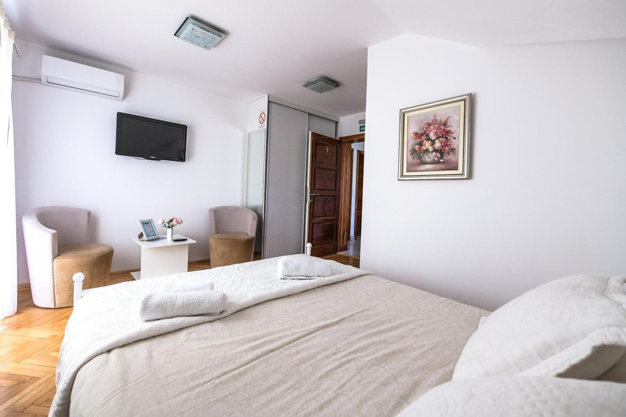 Suncani Breg Apartments 브르드니크 객실 사진
