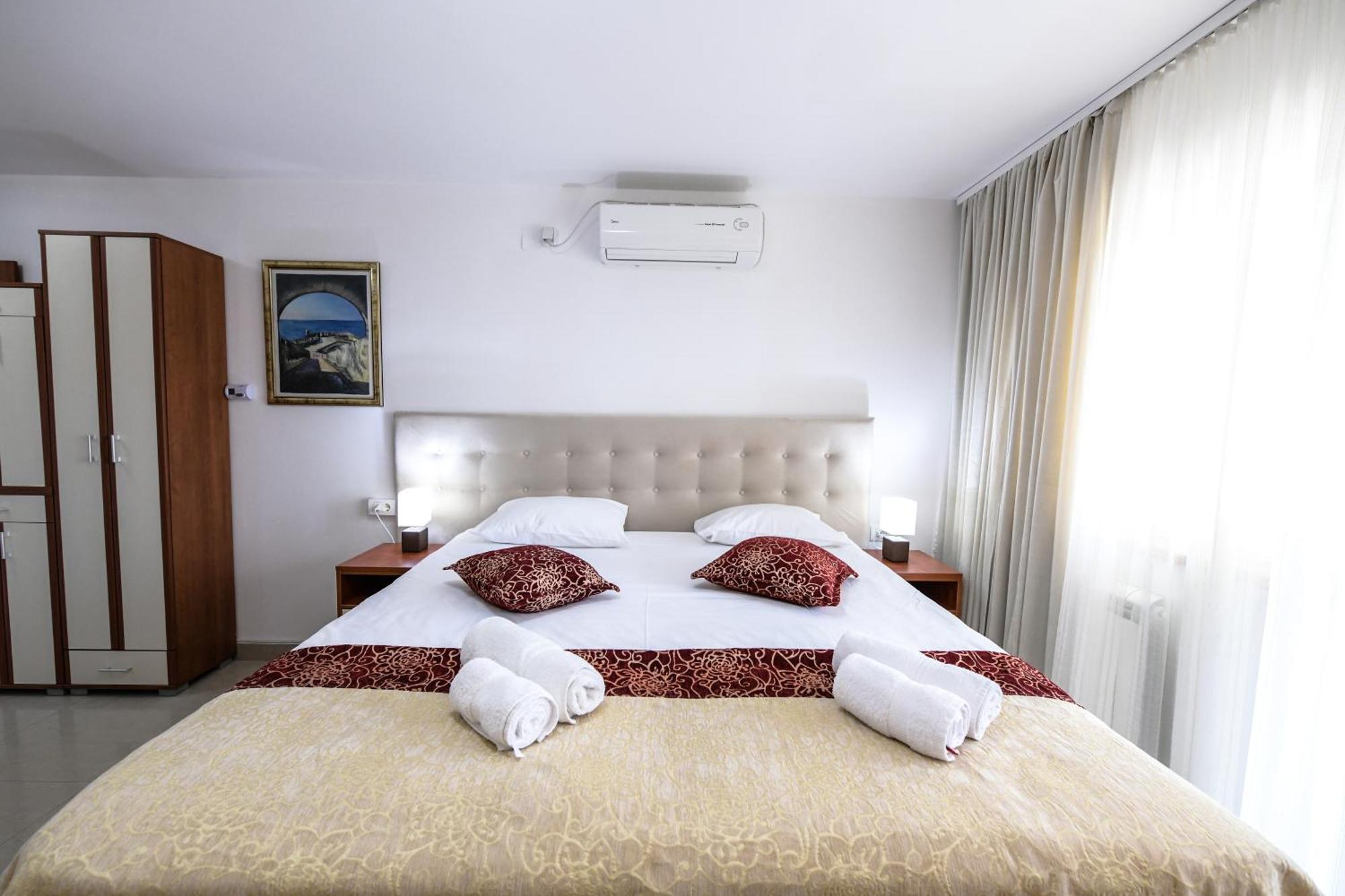 Suncani Breg Apartments 브르드니크 객실 사진
