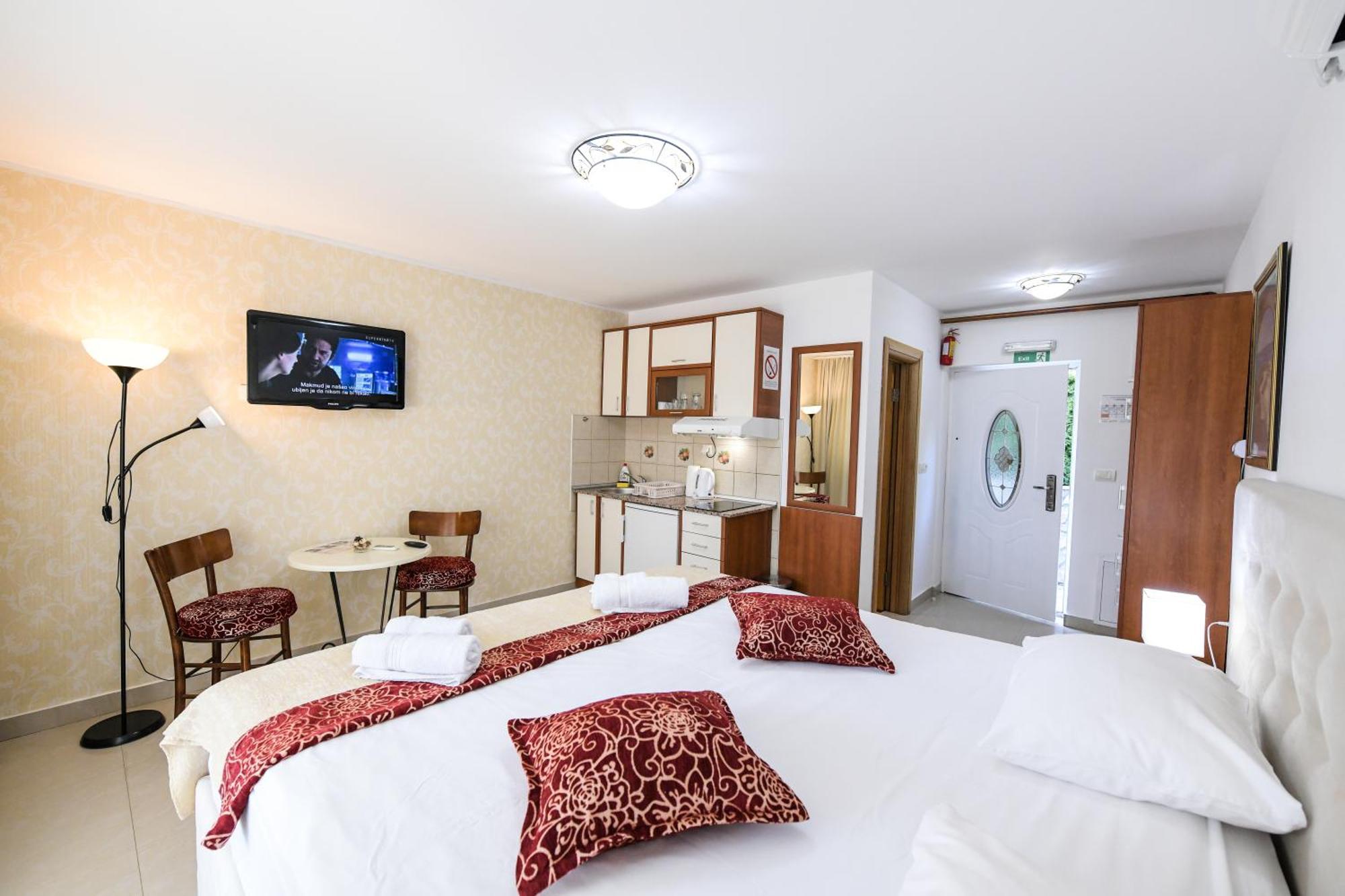 Suncani Breg Apartments 브르드니크 객실 사진