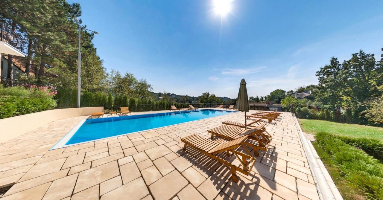 Suncani Breg Apartments 브르드니크 외부 사진